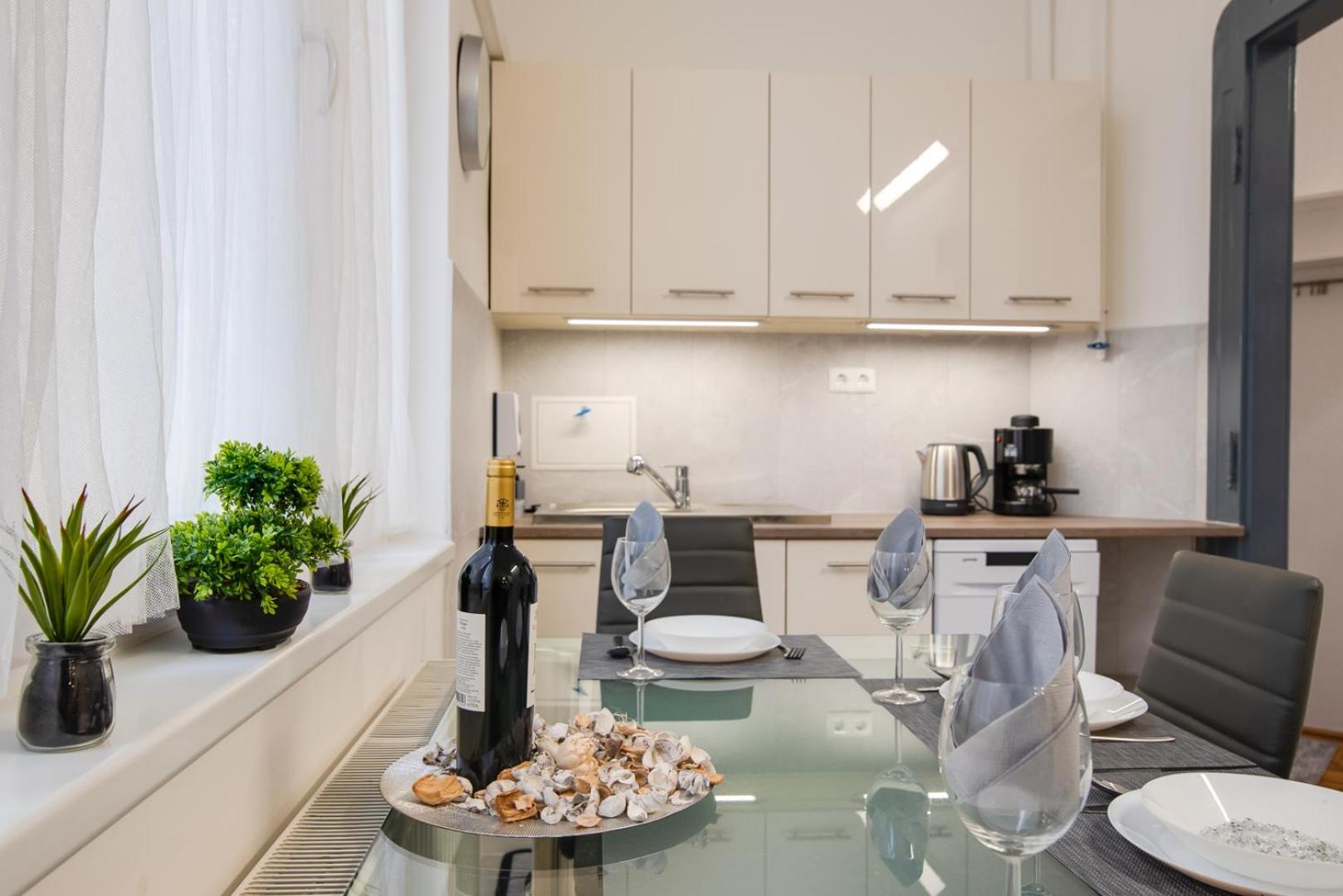 Light Design Close To Park&bath Apartment *